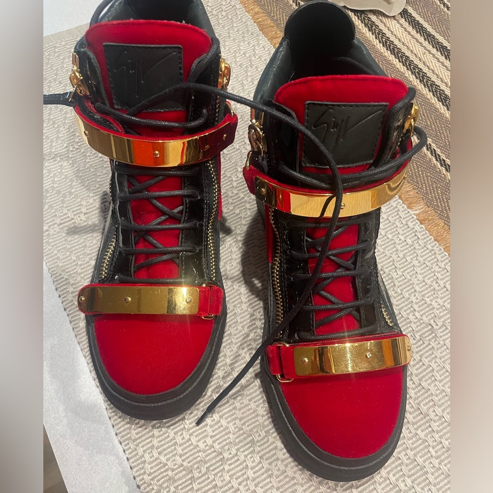 SOLD Giuseppe Giuseppe Zanotti  US Sz 6.5 (39) Red Suede Black Patent Leather
